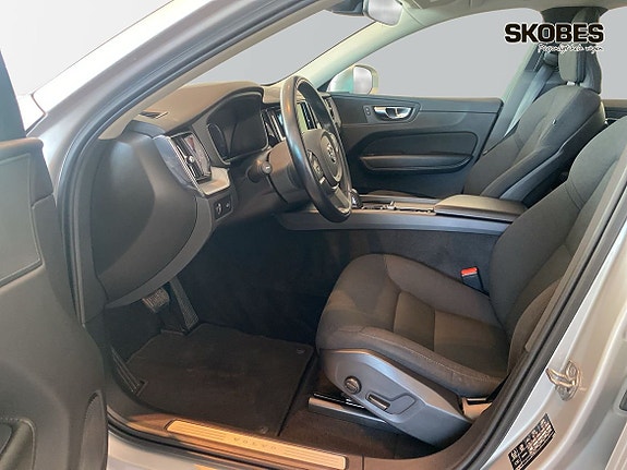 Volvo XC60 8 of 29