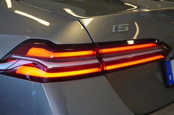 BMW i5 8 of 29