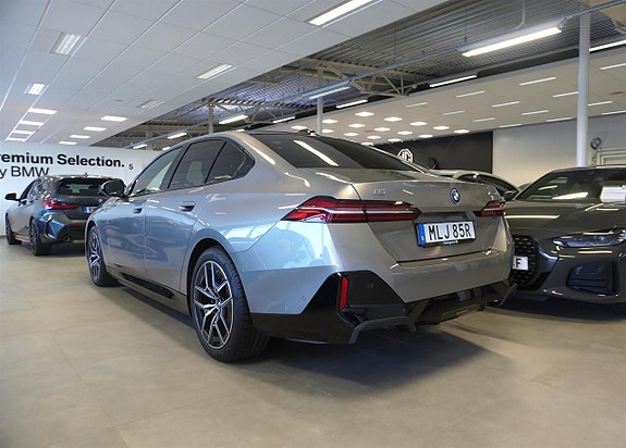 BMW i5 4 of 29