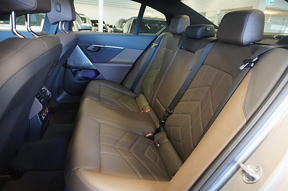 BMW i5 11 of 29
