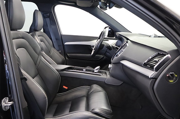 Volvo XC90 10 of 22