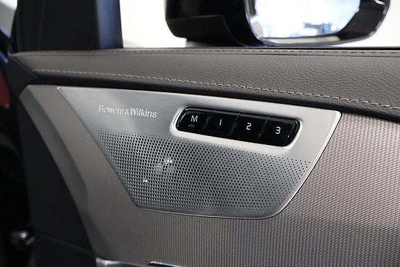 Volvo XC90 11 of 22