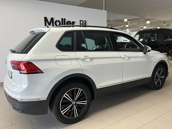 Volkswagen Tiguan 3 of 15