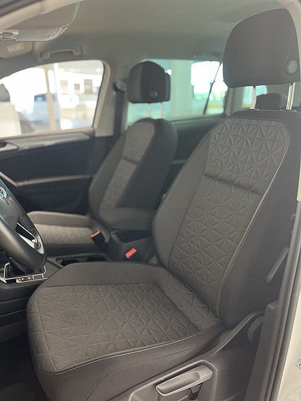 Volkswagen Tiguan 11 of 15