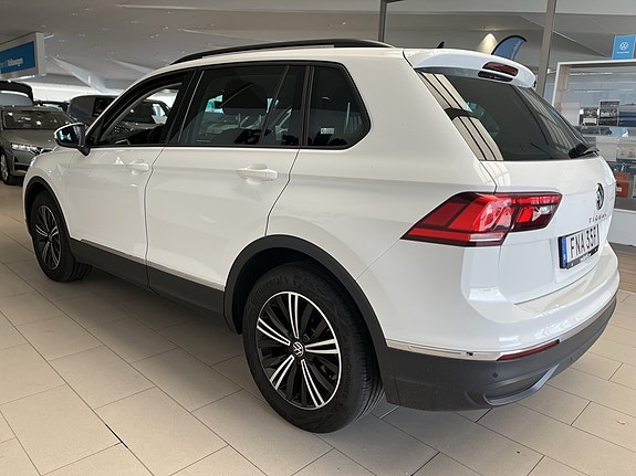 Volkswagen Tiguan 5 of 15