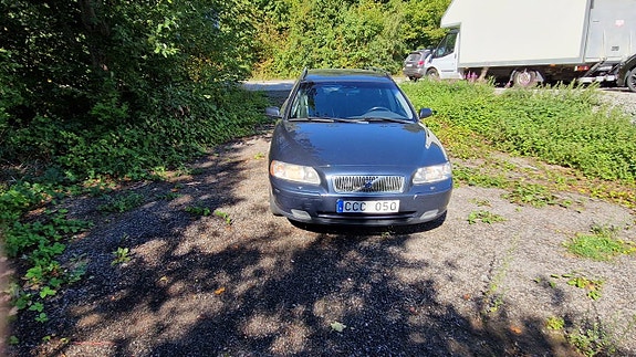 Volvo V70 2 of 12