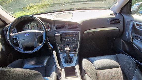 Volvo V70 8 of 12