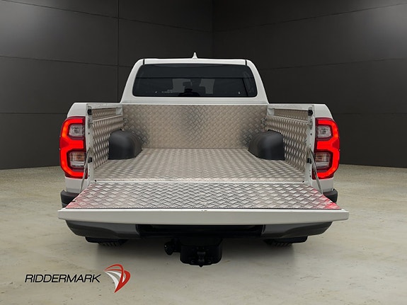 Toyota HiLux 12 of 30