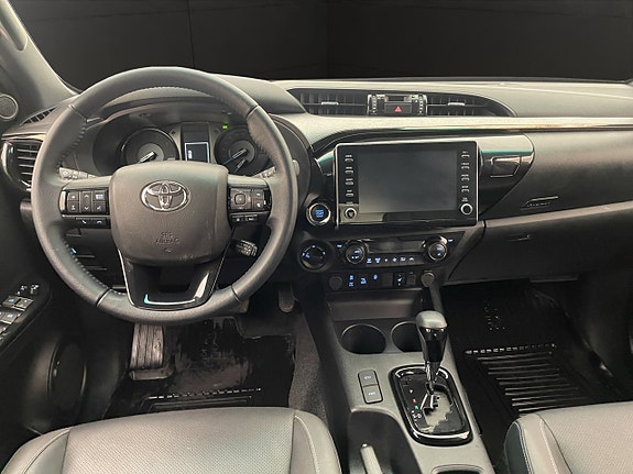 Toyota HiLux 15 of 30