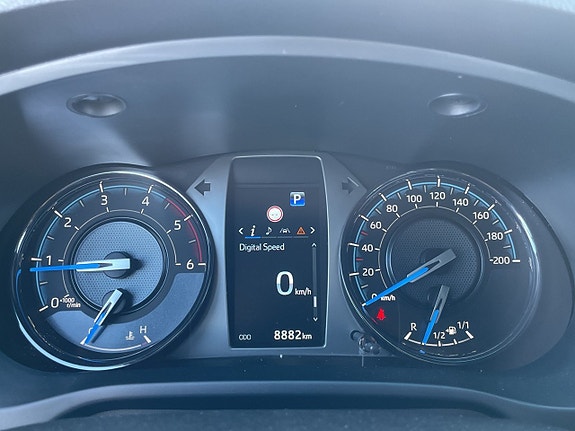 Toyota HiLux 19 of 30