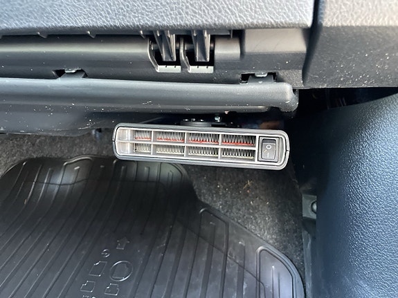 Toyota HiLux 28 of 30