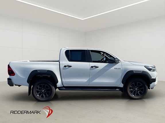 Toyota HiLux 2 of 30