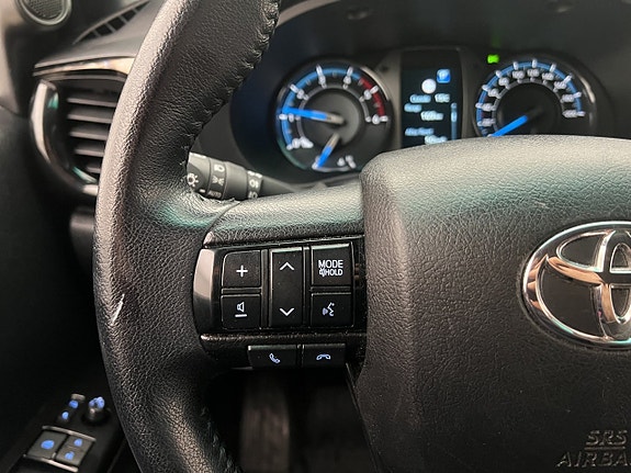 Toyota HiLux 19 of 30