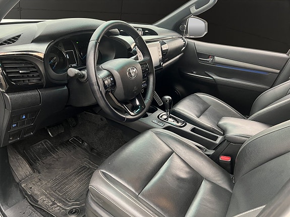 Toyota HiLux 15 of 30