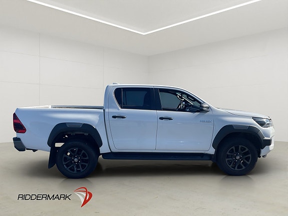 Toyota HiLux 2 of 30