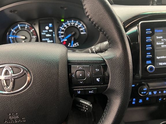 Toyota HiLux 21 of 30