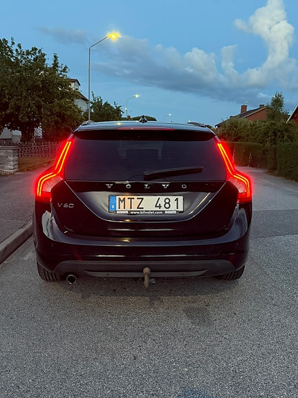 Volvo V60 2 of 7