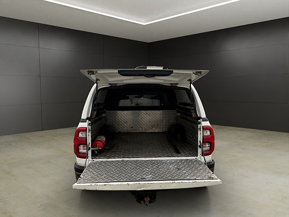 Toyota HiLux 11 of 30