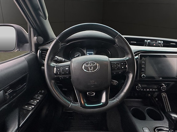 Toyota HiLux 19 of 30