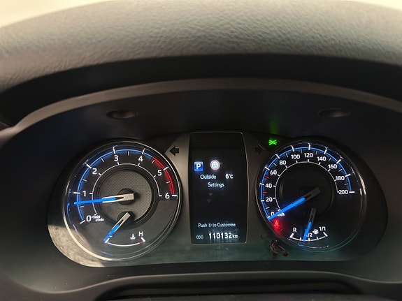 Toyota HiLux 20 of 30