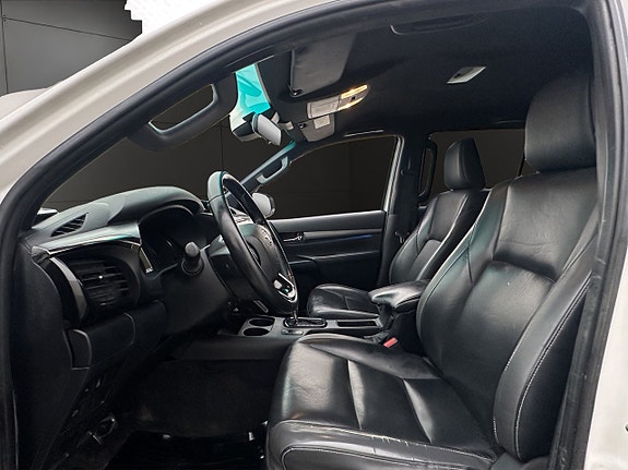 Toyota HiLux 17 of 30