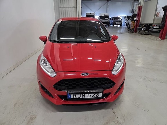 Ford Fiesta 2 of 10