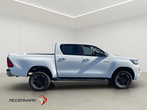 Toyota HiLux 2 of 30