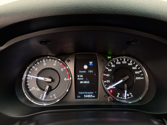 Toyota HiLux 20 of 30