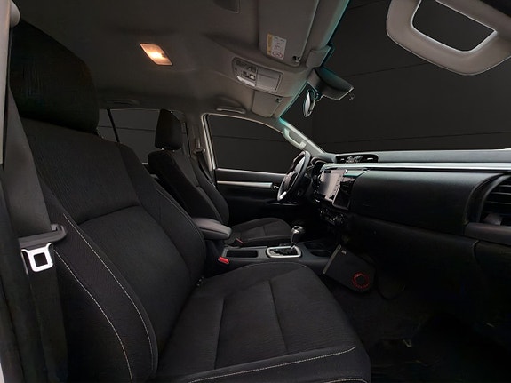 Toyota HiLux 30 of 30