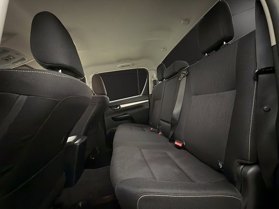 Toyota HiLux 29 of 30