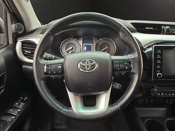 Toyota HiLux 18 of 30