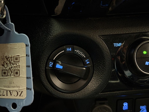 Toyota HiLux 27 of 30