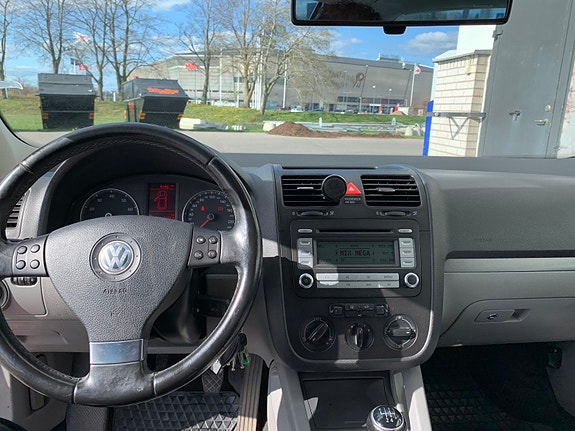 Volkswagen Golf V 7 of 14