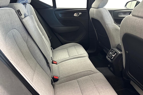 Volvo EX40 11 of 27