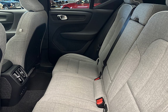 Volvo EX40 12 of 27