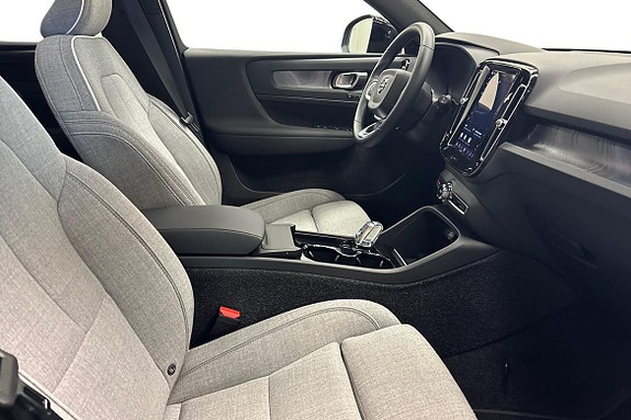 Volvo EX40 10 of 27