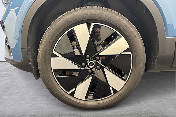 Volvo EX40 14 of 27