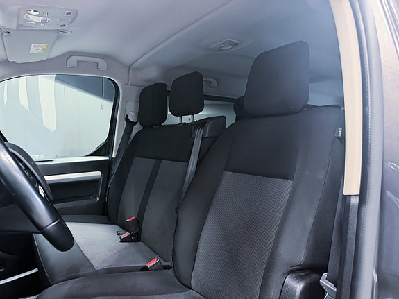 Peugeot Traveller 15 of 19
