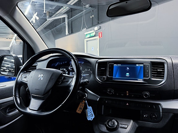 Peugeot Traveller 18 of 19