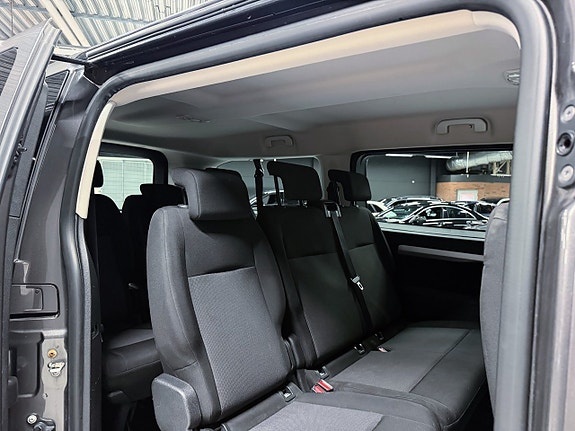 Peugeot Traveller 8 of 19