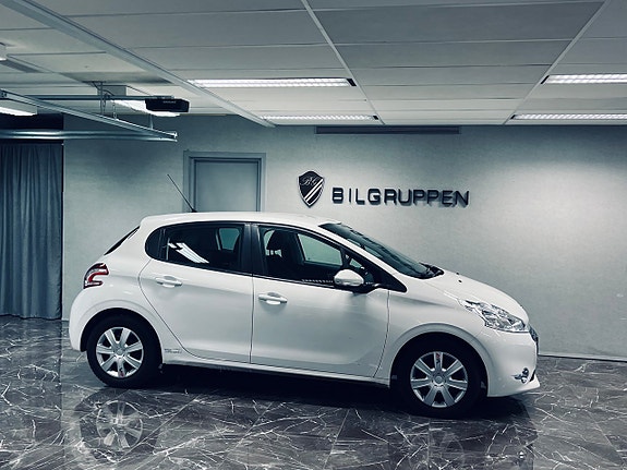 Peugeot 208 3 of 26