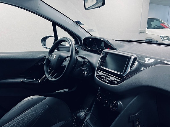 Peugeot 208 14 of 26