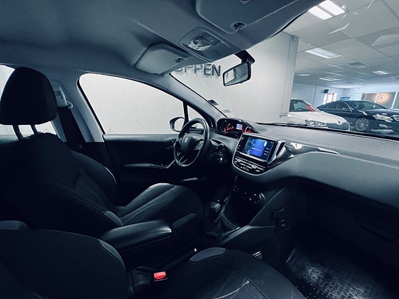 Peugeot 208 10 of 26