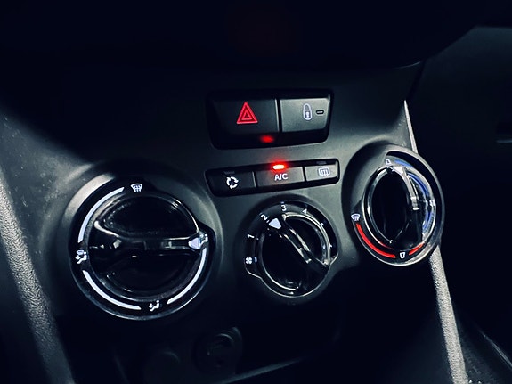 Peugeot 208 24 of 26