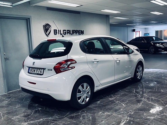 Peugeot 208 4 of 26