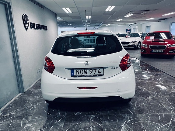 Peugeot 208 5 of 26