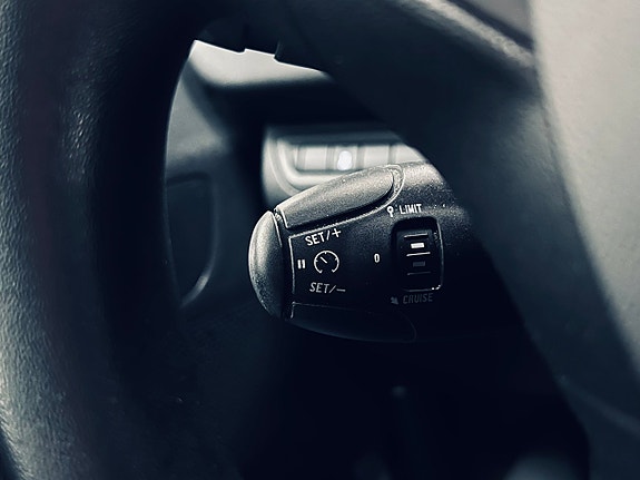 Peugeot 208 25 of 26