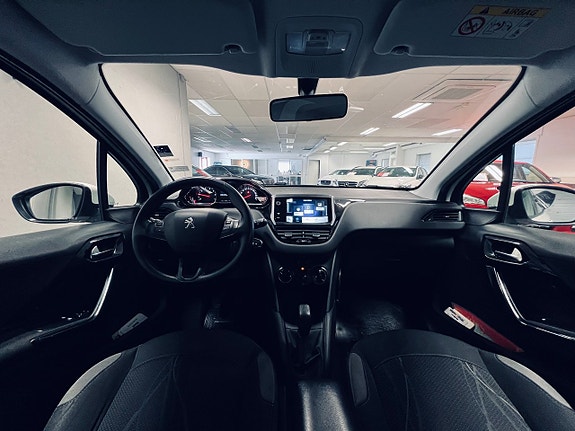 Peugeot 208 11 of 26