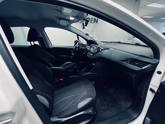 Peugeot 208 8 of 26