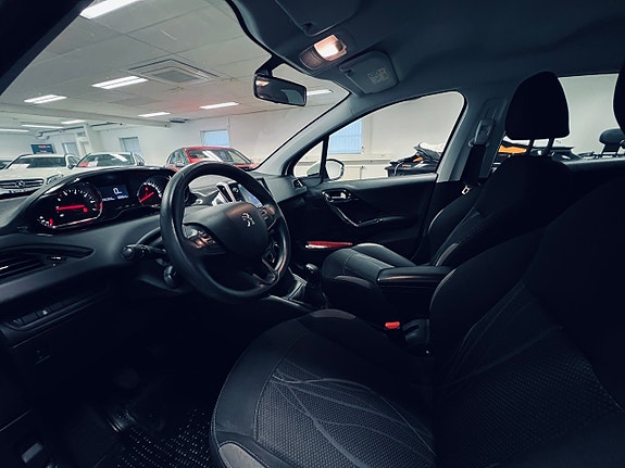 Peugeot 208 15 of 26